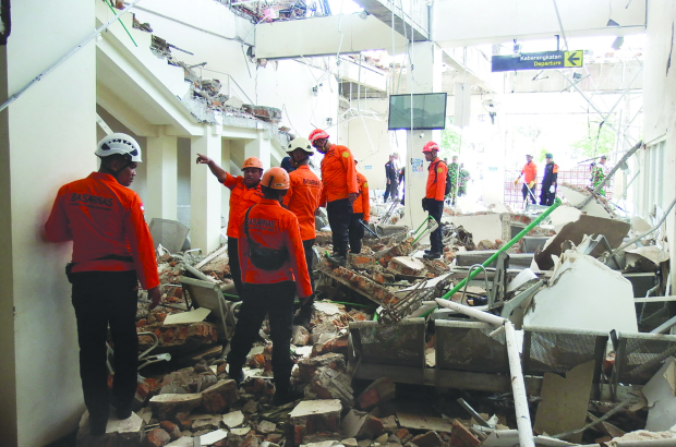 47 dead as powerful quake rocks Indonesia